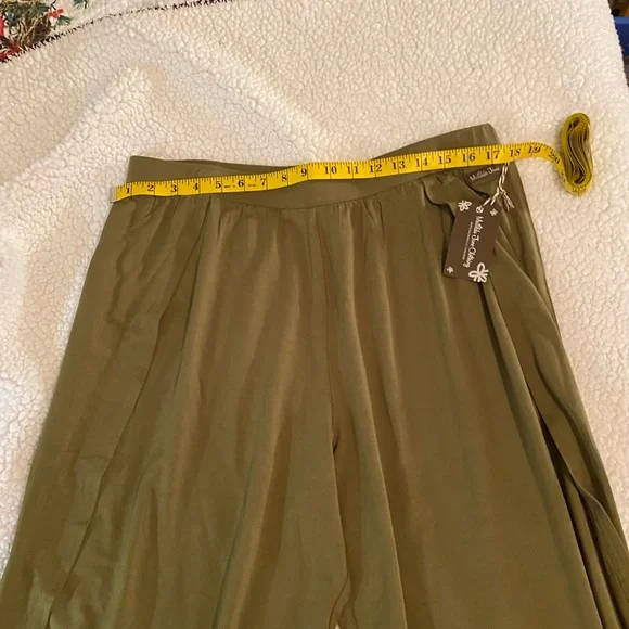 Matilda Jane olive colored size large capris.   NWT - Picture 6 of 10